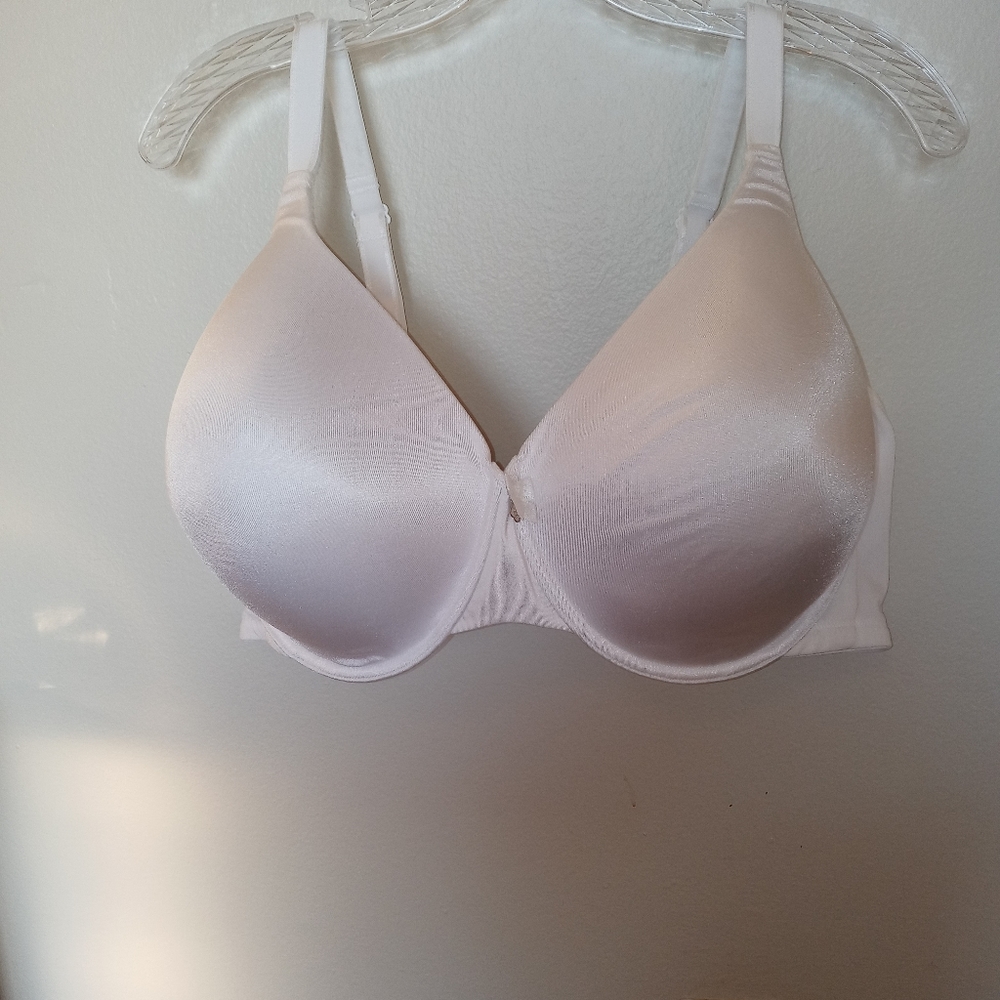 Nwot Breezies bra 48D
